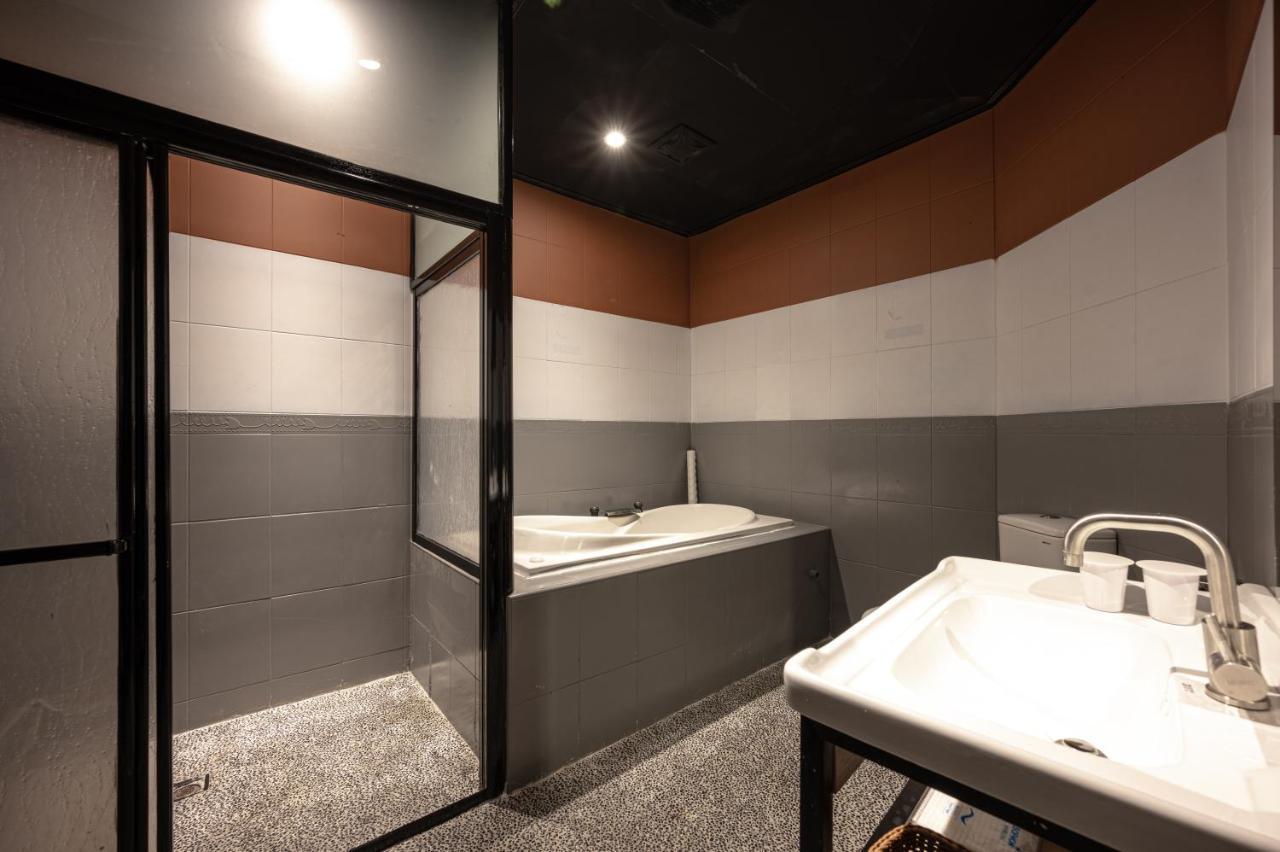 Motel 東旅驛棧 Jiaoxi Exterior foto