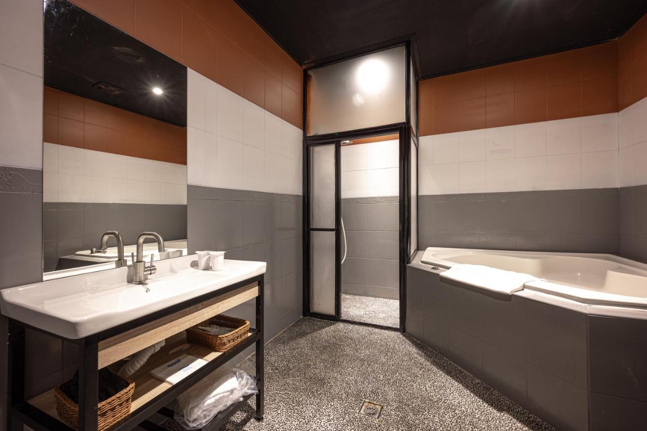 Motel 東旅驛棧 Jiaoxi Exterior foto